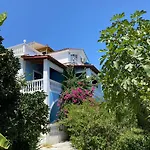 Blue Antonia شقة