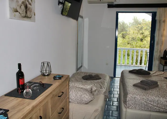 Blue Antonia لاغاناس